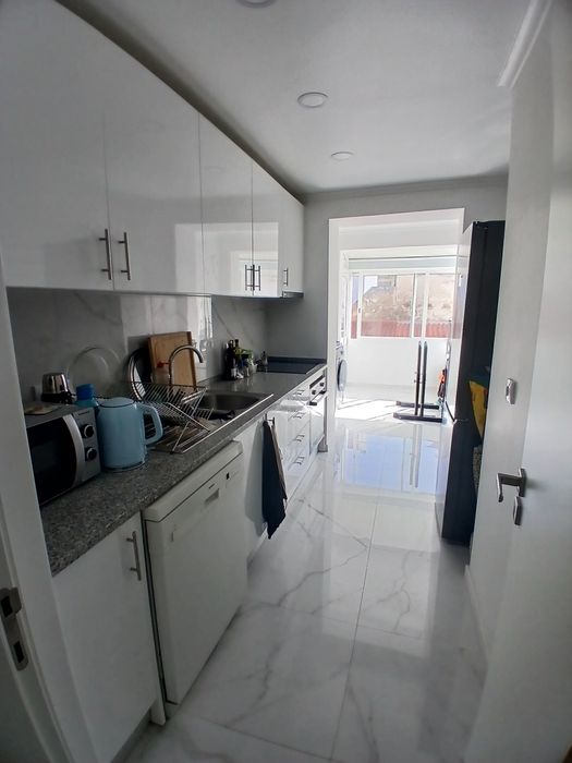 Quarto para alugar em T2 em Queluz