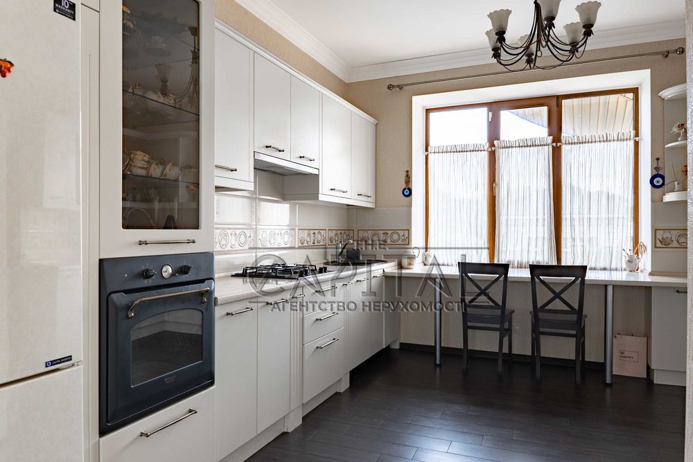 House in Kyiv, Chervonyy Khutir, Rembaza - View 5
