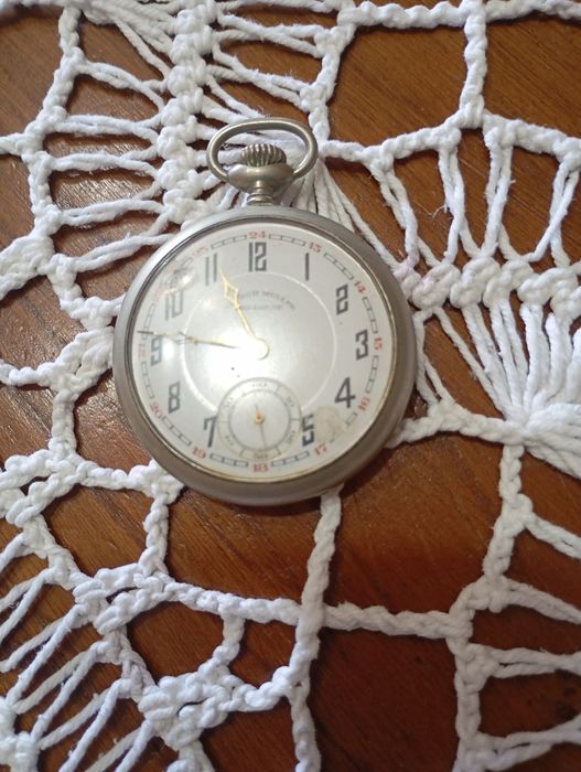 Vendo este relógio muito bonito bom estado a trabalhar muito bem de bolso caixa em parta