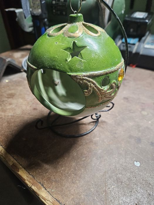 Świecznik w kształcie bombki