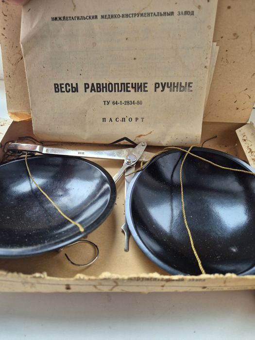 Продам набір новий "равноплечих весов" с гирями.