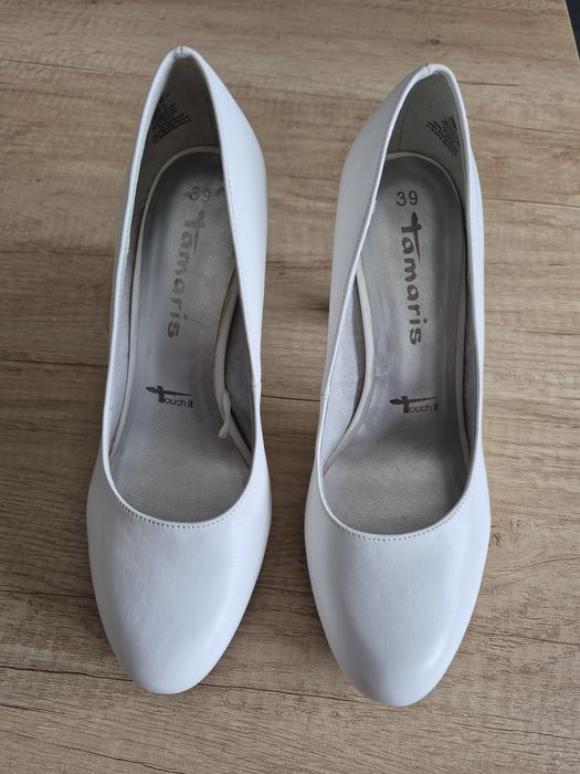 Sapatos brancos n.39 Tamaris