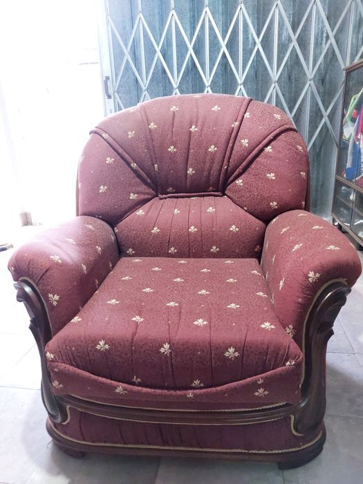 Conjunto sofá de 3 lugares e 2 cadeirões