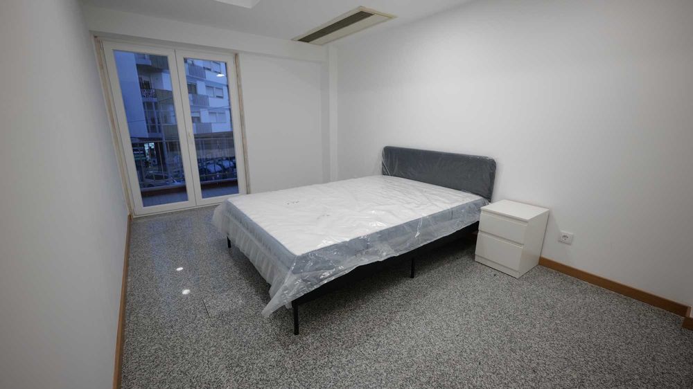 Quarto com varanda e wc privado - casa nova renovada