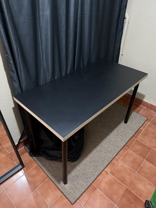 2 mesas LAGKAPTEN tampo preto