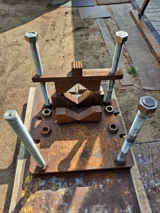 Stół do rozkręcania siłowników hydraulicznych