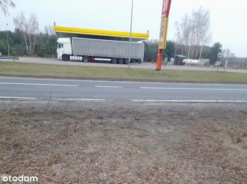 Syndyk sprzeda działkę naprzeciwko stacji paliw, 2/3 ceny