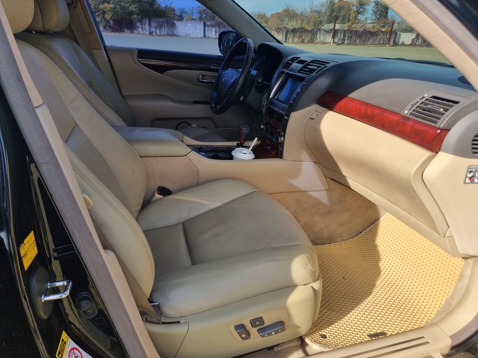 Срочно Продам  Lexus LS 460.