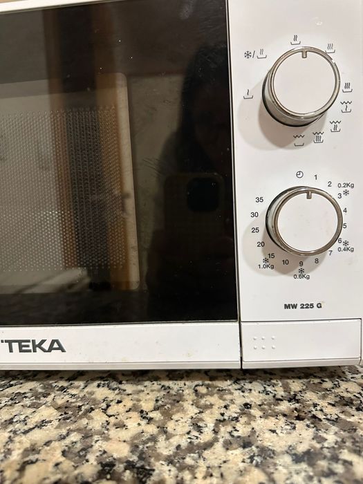 Microondas da marca TEKA