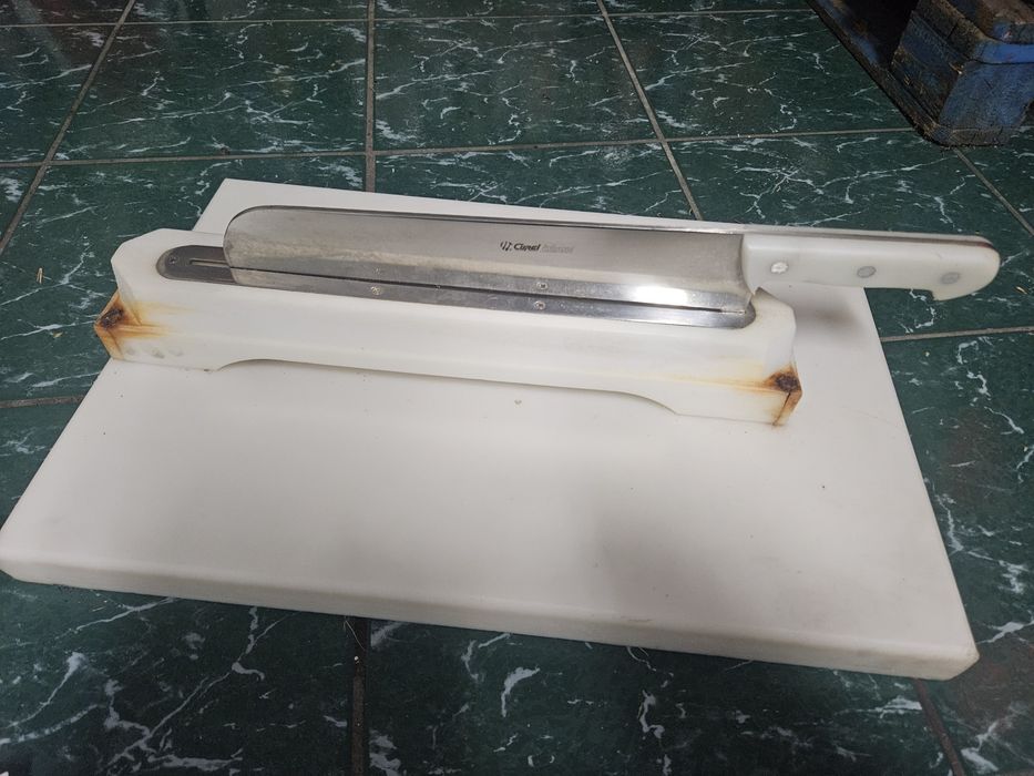 Faca de Bacalhau com Tábua