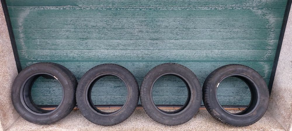 Pneus Michelin 185/60 R14 em muito bom estado