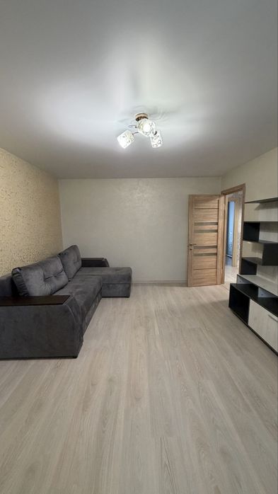 Сдам трехкомнатную квартиру на Репина!!