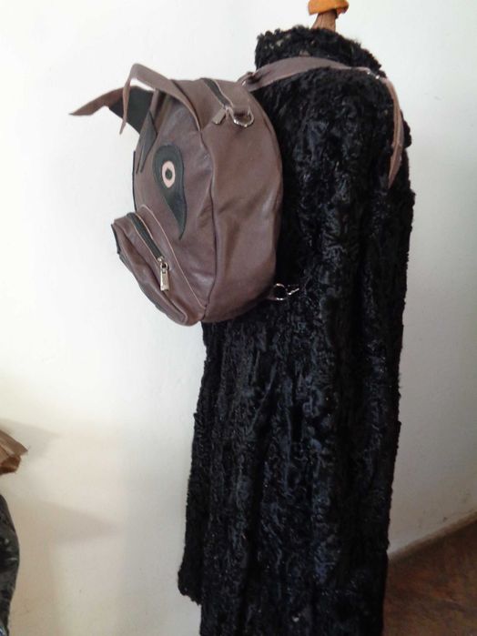 Artystyczna skórzana torba-plecak w kształcie głowy psa. Handmade