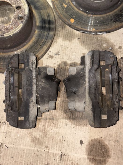 Передние тормозные диски и супорта 525i bmw e34