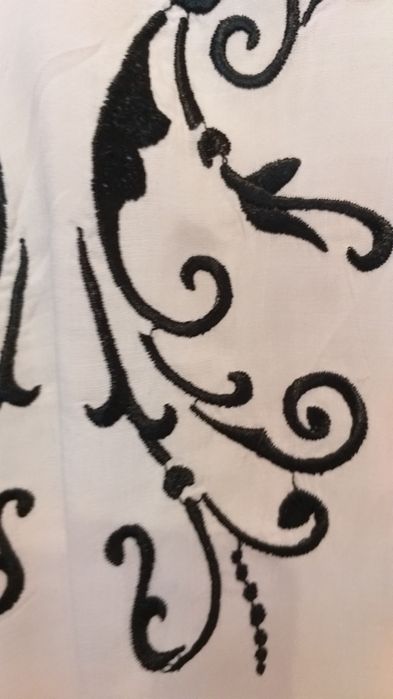 Продам вышитую женскую блузу