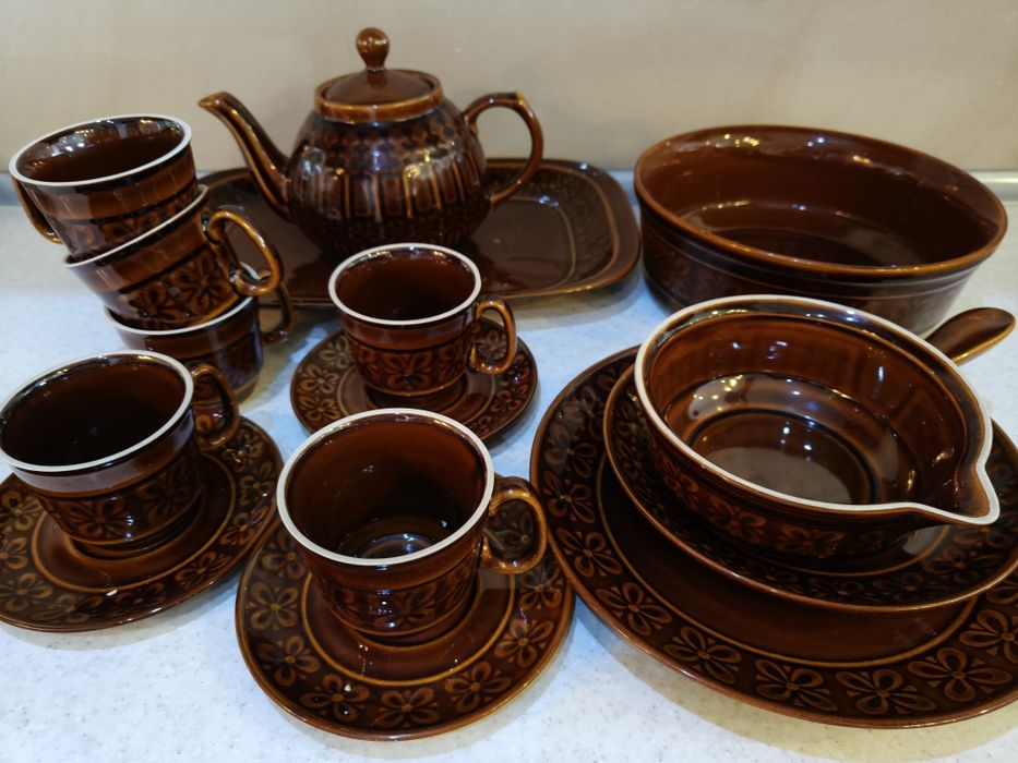 Zestaw ceramiki PRL – brązowy komplet kawowy / obiadowy vintage