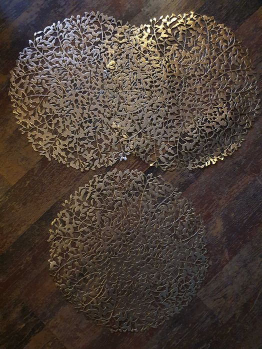 Komplet 5 złotych podkładek pod talerze