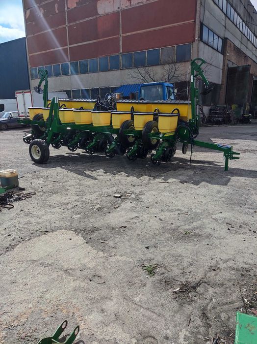 Сівалка пневматмчна точного висіва  JOHN DEERE 7200 Джон Дір