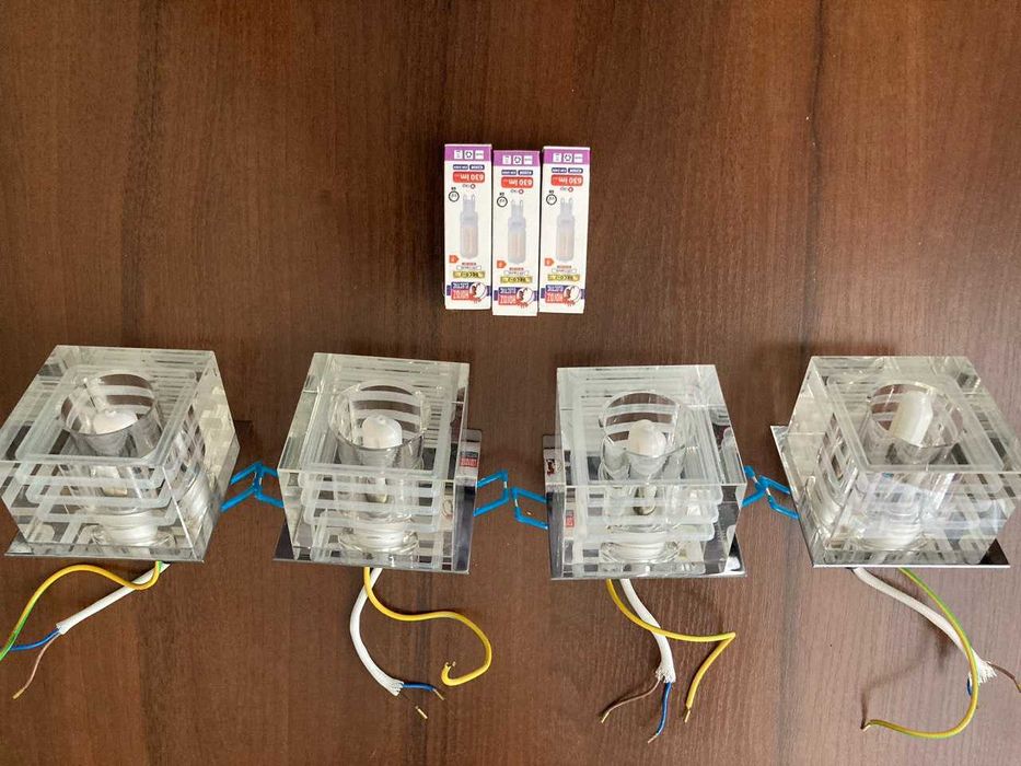 Стеклянные светильники в потолок, комплект.