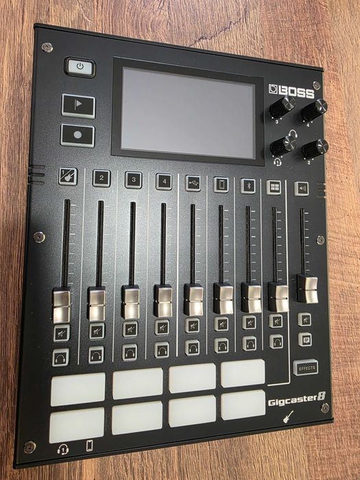 BOSS GCS-8 Gigcaster mikser, multiefect wokalno-gitarowy, interfejsUSB