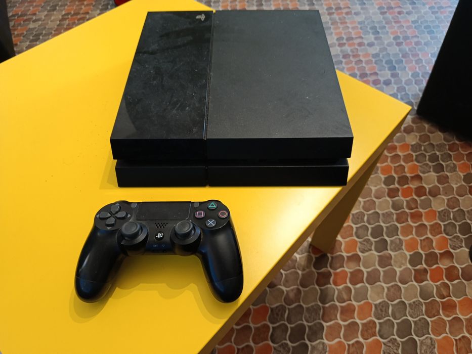 PlayStation 4 com comando
