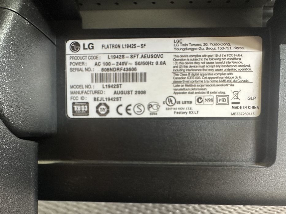 Zestaw dwóch   monitorów LG L1942s
