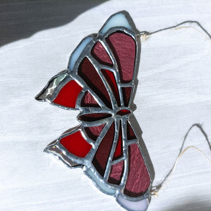 Motyl ze szkła witraż