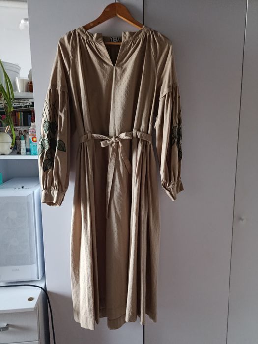 Сукня,плаття бежеве з вишивкою