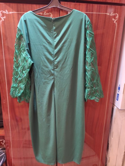 Красива смарагдова сукня! Розмір 56-58.