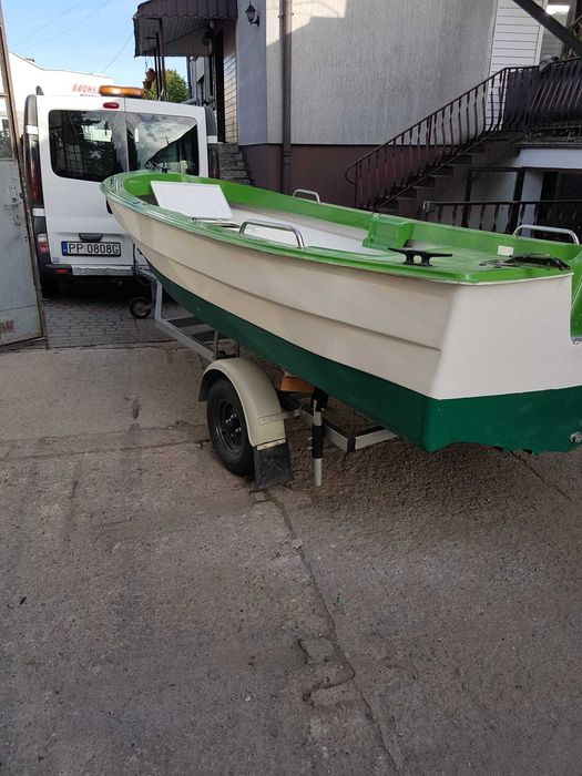 Łódka wędkarska długość ok.4,2 m