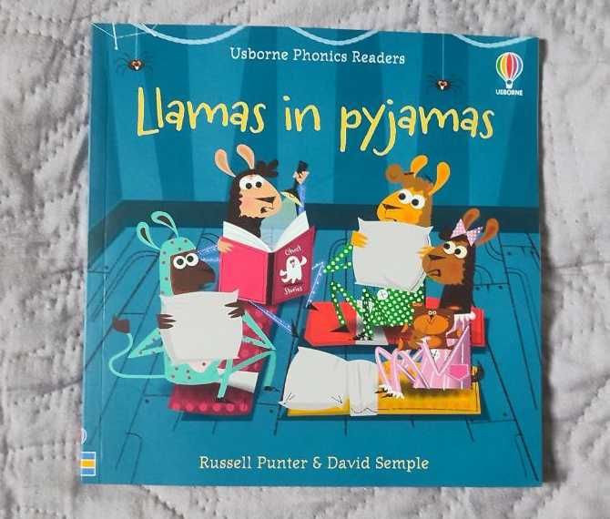 Книжка "Llamas in Pyjamas" Russell Punter (фонікс)