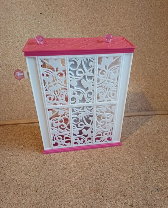 Barbie roupeiro. 
Armário da barbie.