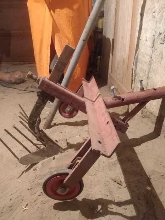 Вже не забаром копати картоплю. В наявності копач картоплі ручний