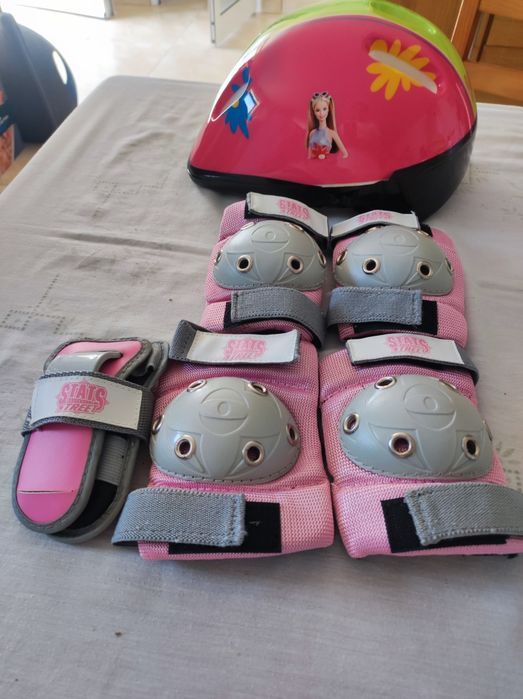 Conjunto patins com capacete da Barbie