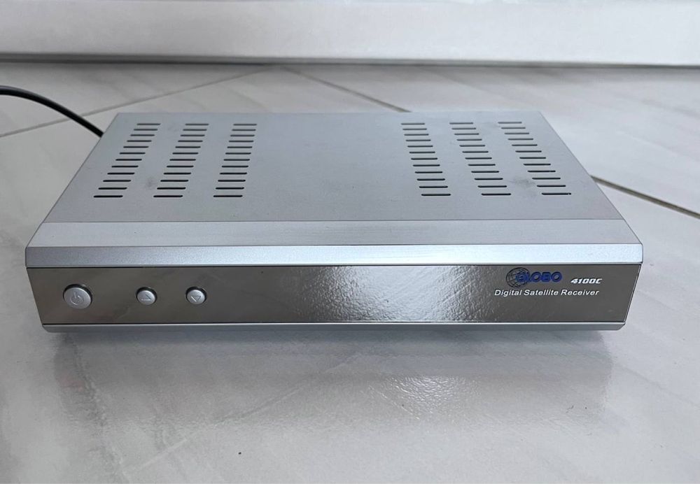Тюнер / ресивер для супутникової антени Globo 4100 C