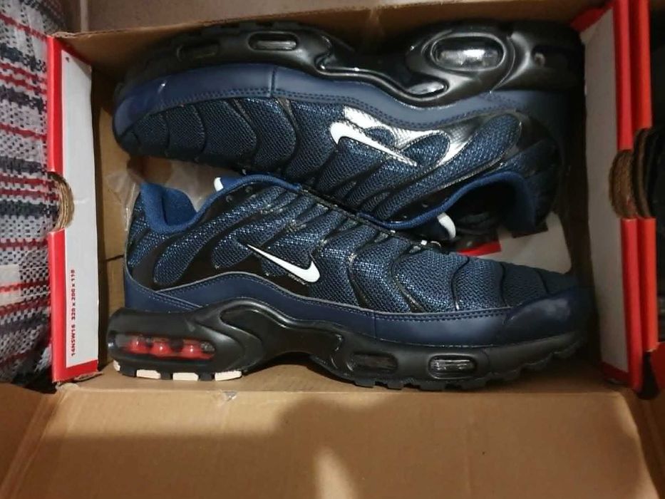 NIKE Air Max Plus