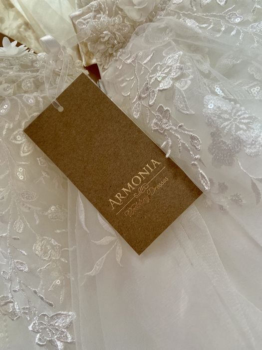 Нова весільна сукня