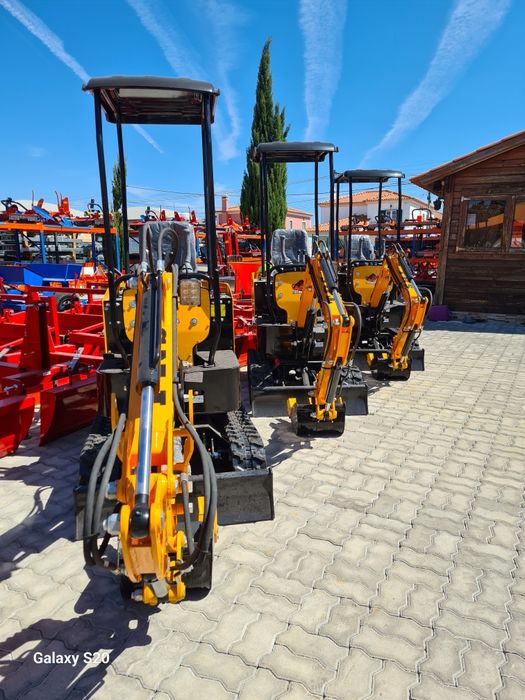 Mini Escavadora TRS HT12 – Promoção Final de Ano – 3 Baldes Incluídos