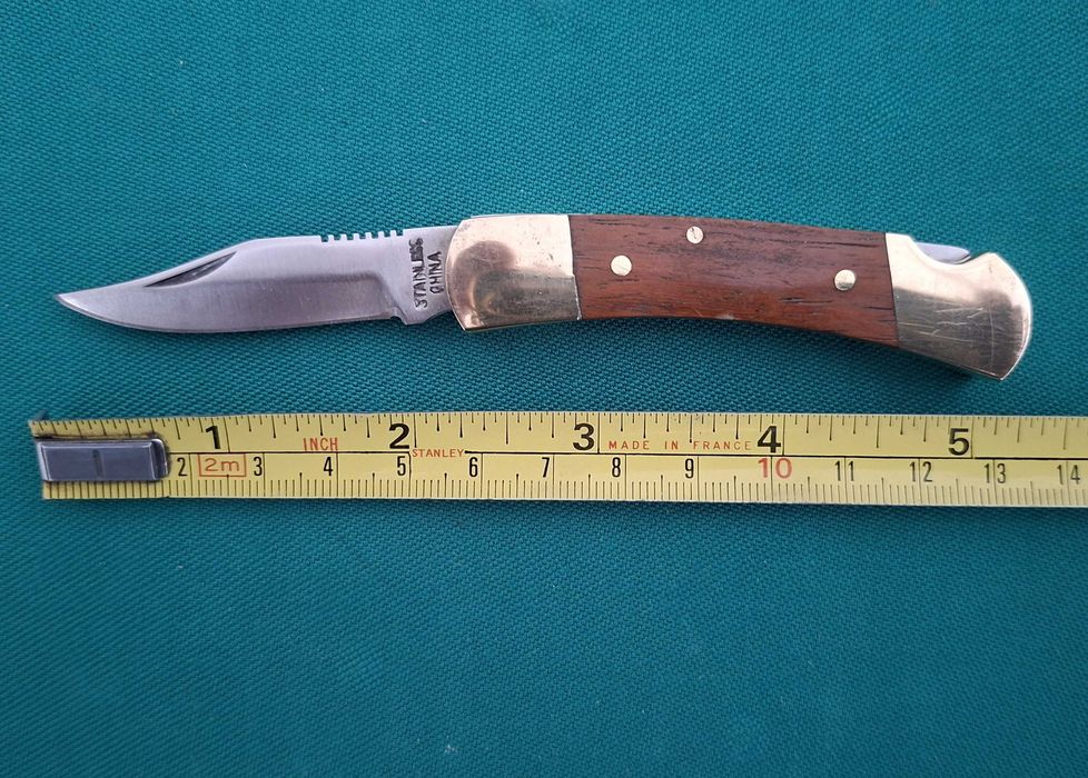 Pequeno canivete antigo em latão, com bolsa em pele