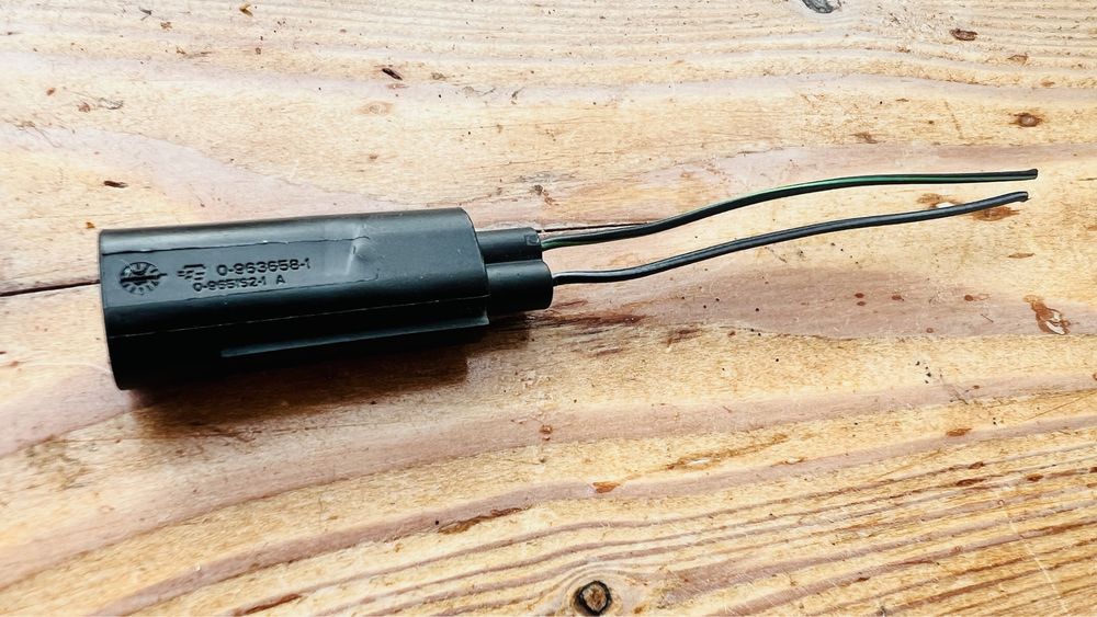 Продам конектор для дзеркала VAG, VW, Audi 2 pin 0-963658-1