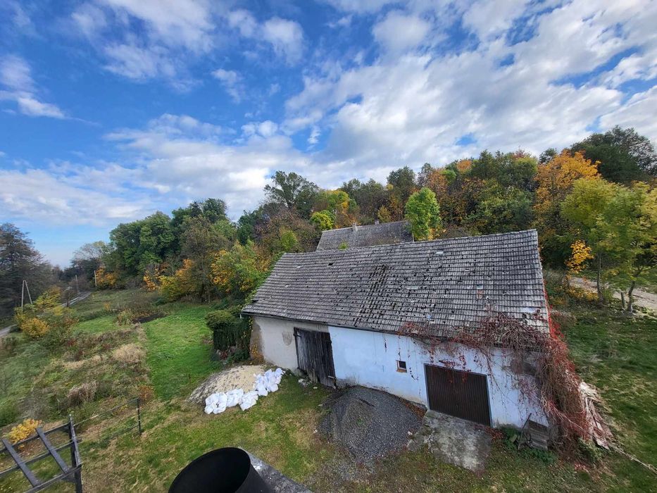 Działka zabudowana budynkiem gospodarczym