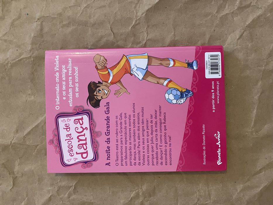 Livro juvenil da coleção Escola de Dança