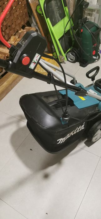 Corta Relvas Elétrico 41 cm Makita ELM4120