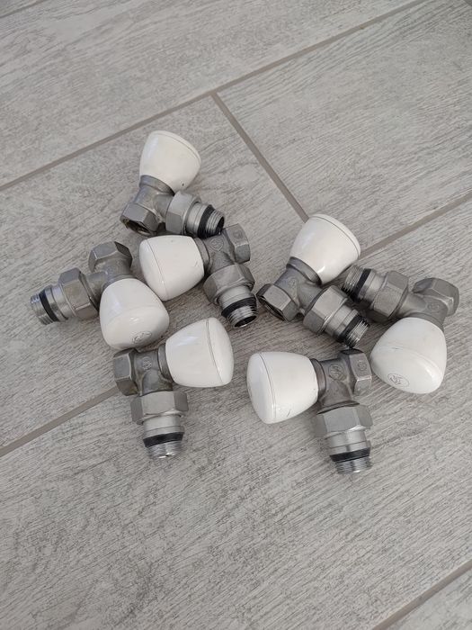 Крани радіторні 1/2 GIACOMINI  є 7 шт.