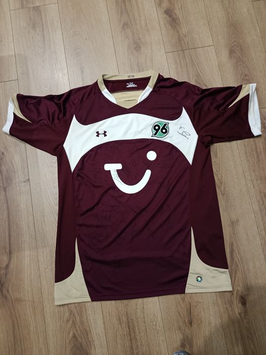 Okazja Kolekcjonerska koszulka HANNOVER 96 z podpisami CAŁEJ DRUŻYNY! Sezon 10/11
