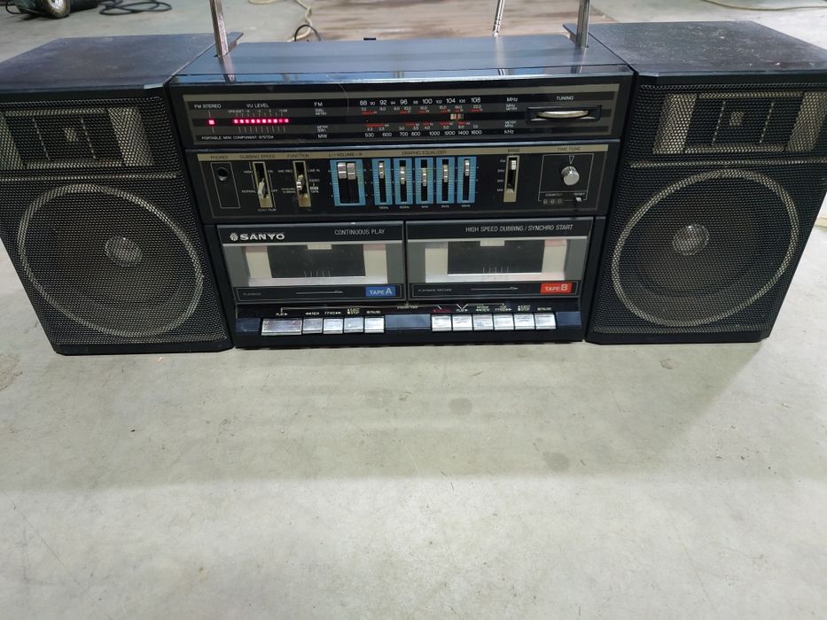 Двухкасетний магнітофон SANYO. Oригіна. Гарний стан