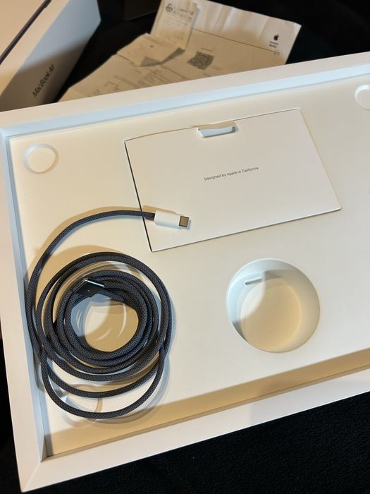 Apple MacBook Air 15” M3 (2024) — 16GB RAM / 256GB SSD