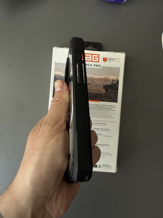 Оригінальний чохол UAG Monarch Pro для iPhone 16Pro