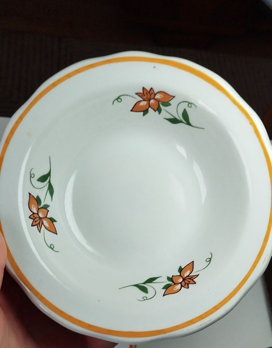 Cztery miseczki z żółtym obrzeżem, LUBIANA