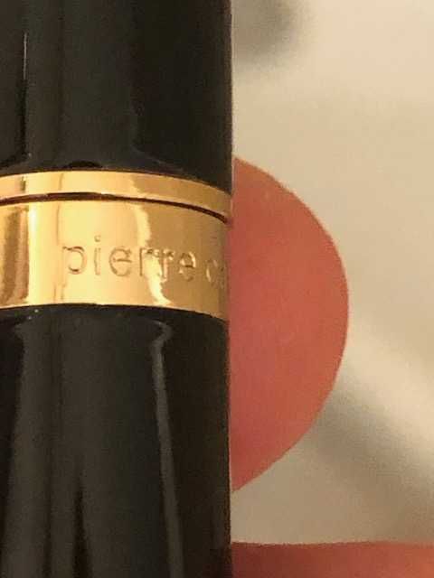 Elegante caneta preta e dourada da mar Pierre Cardin